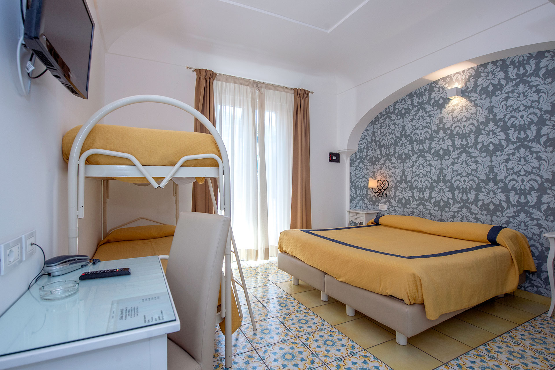 standard quadruple room