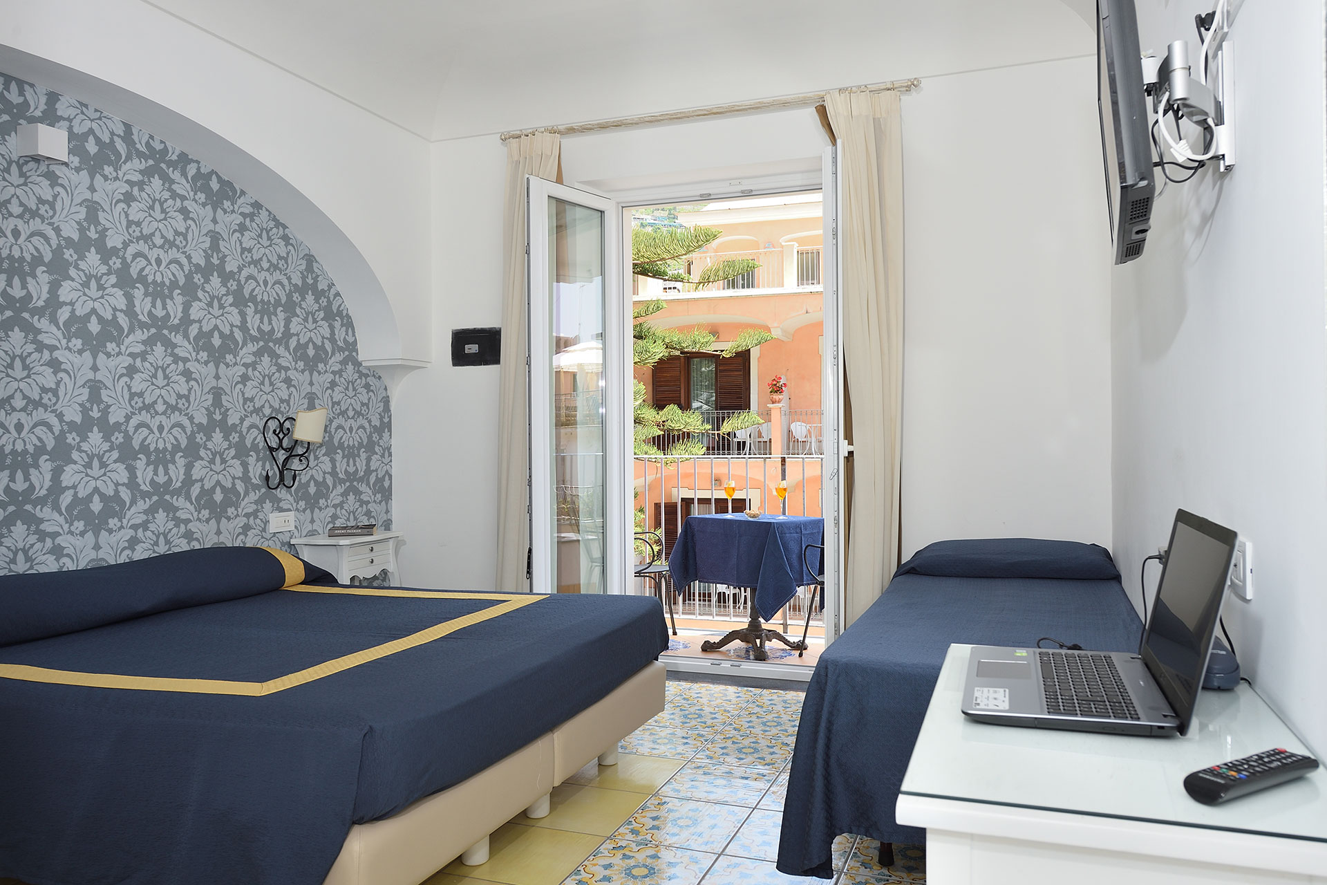 superior triple room