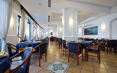 breakfast, restaurant hall